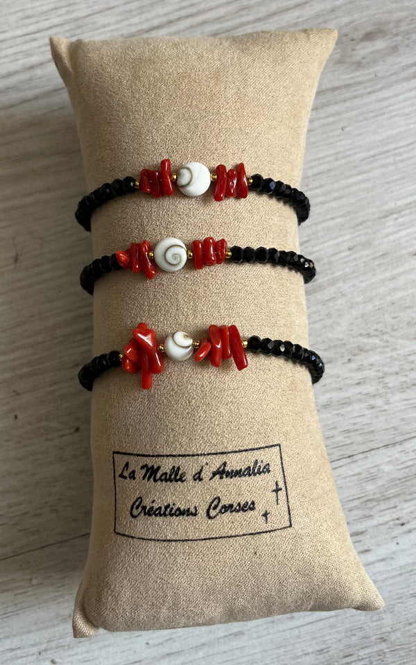 Bracelet Ressort en Perles de Corail et Œil de Sainte Lucie LA MALLE D’annalia